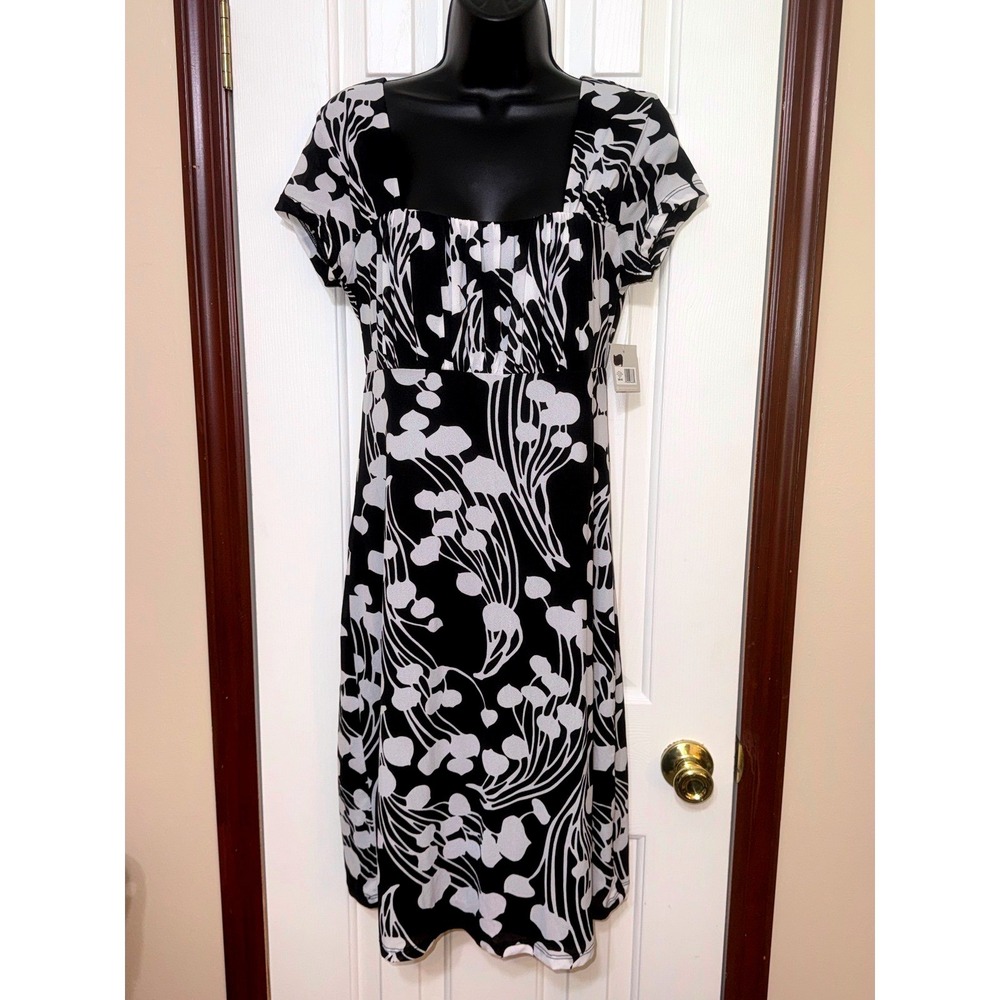 Madison Black White Floral Print Dress Short Sleeve Square Neck New with Tags‎